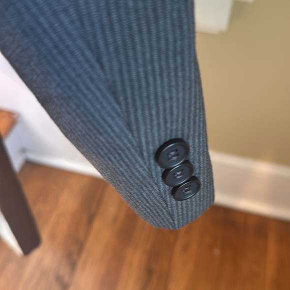Boys Gray PinStriped Suit Jacket Size 8 Not New - Picture 4 of 16